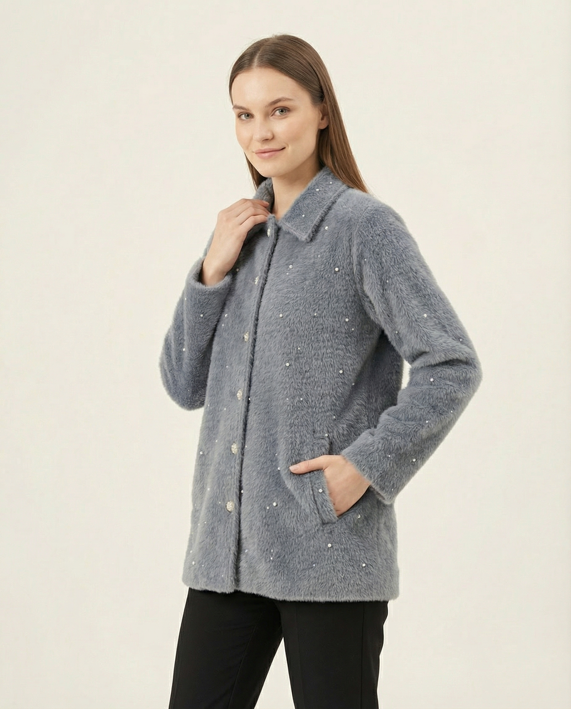 Kadın İncili ve Taş Düğmeli Yumuşak Dokulu Gömlek Yaka Peluş Ceket