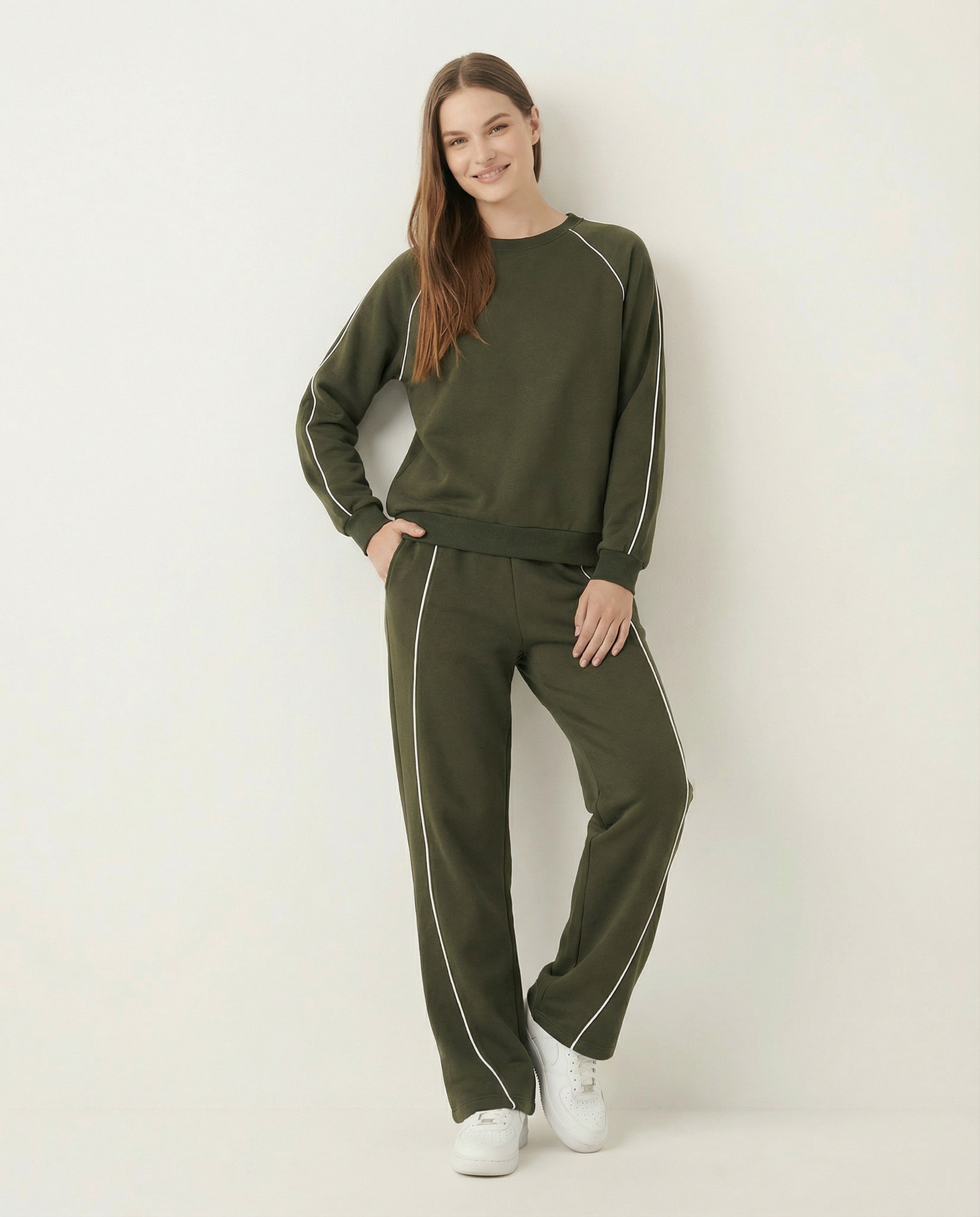 Kadın Şerit Detaylı Bisiklet Yaka Rahat Kesim Eşofman Takımı