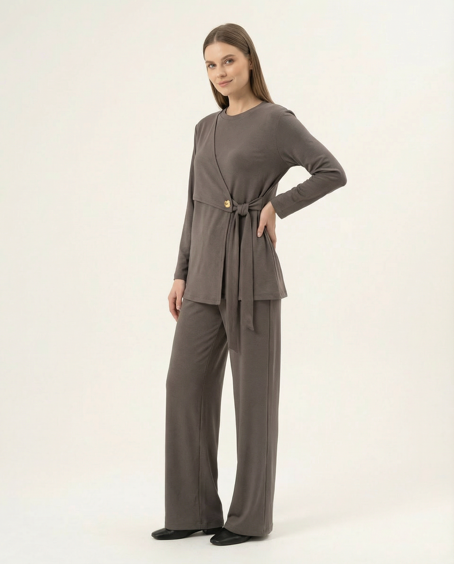 Kadın Asimetrik Kesim Kuşaklı ve Düğme Detaylı İkili Takım