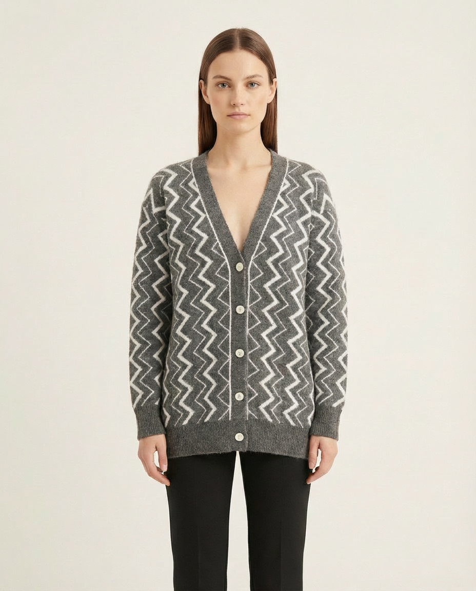 V Yaka Geometrik Desenli Düğmeli Yumuşak Dokulu Kadın Triko Hırka