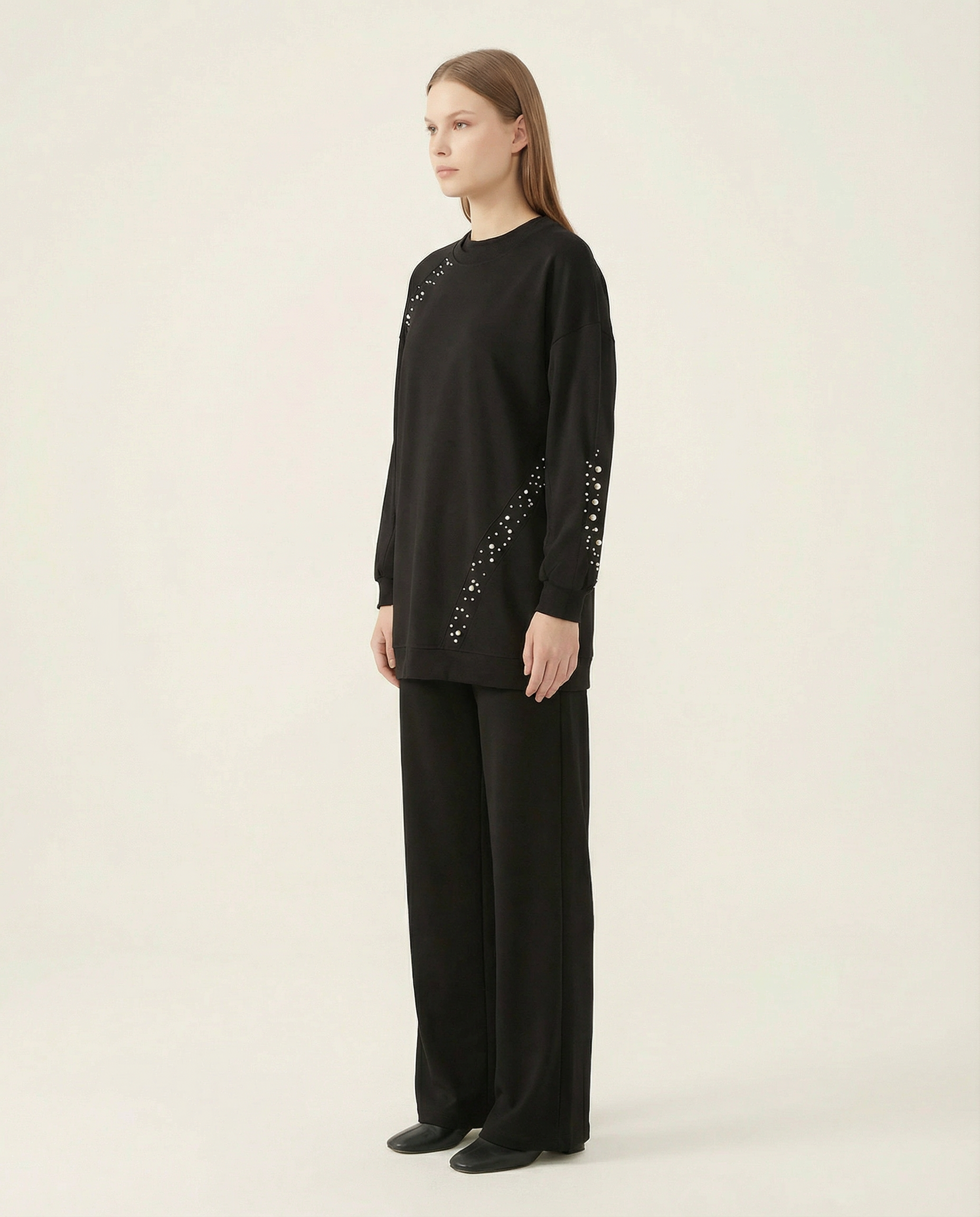 Kadın Siyah İnci Detaylı Bisiklet Yaka Bol Paça İkili Takım