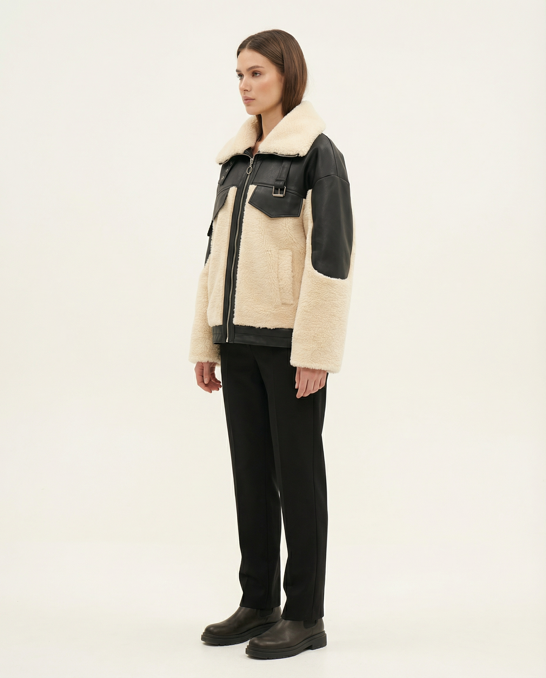Siyah Deri ve Ekru Peluş Detaylı Kadın Mont