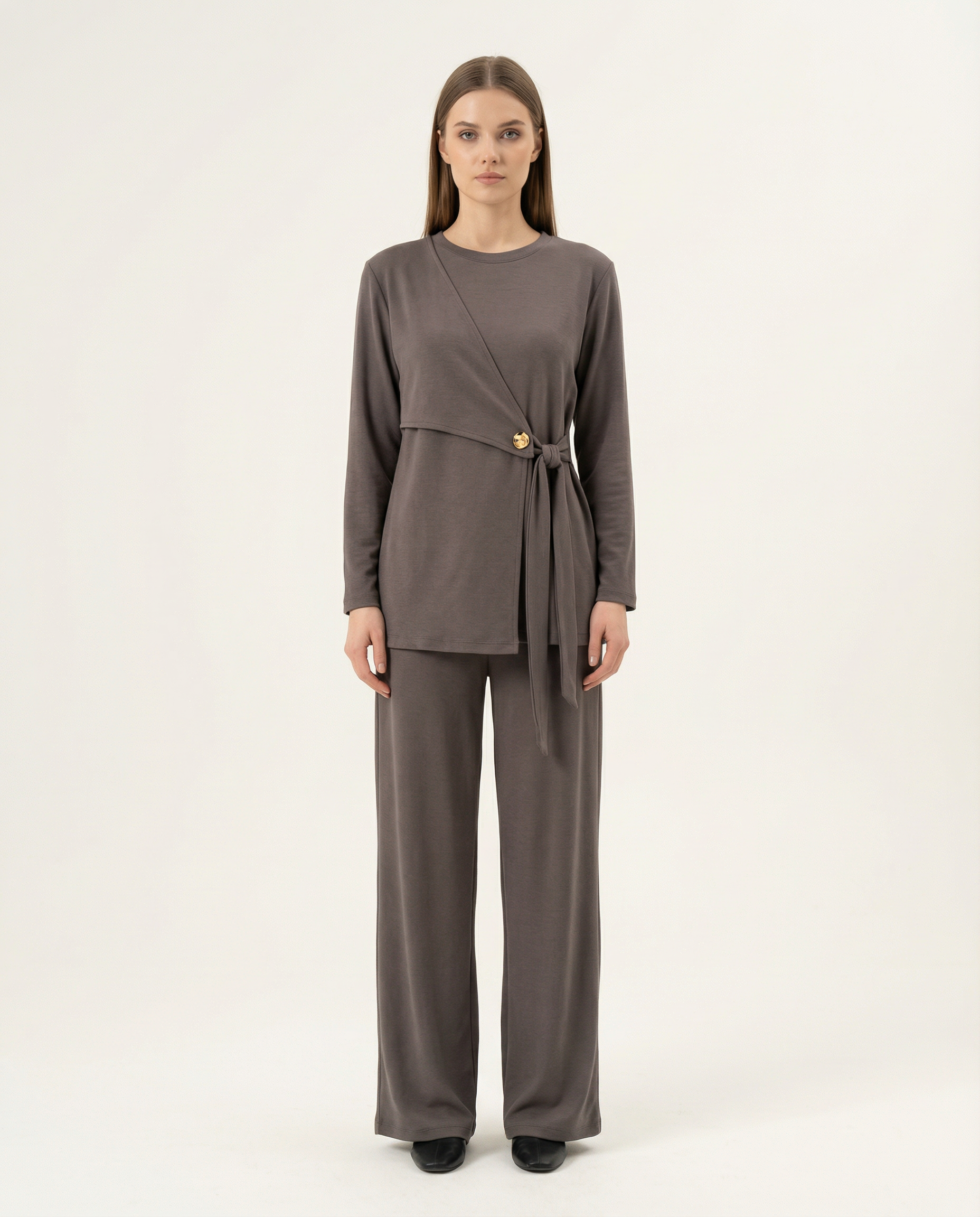 Kadın Asimetrik Kesim Kuşaklı ve Düğme Detaylı İkili Takım