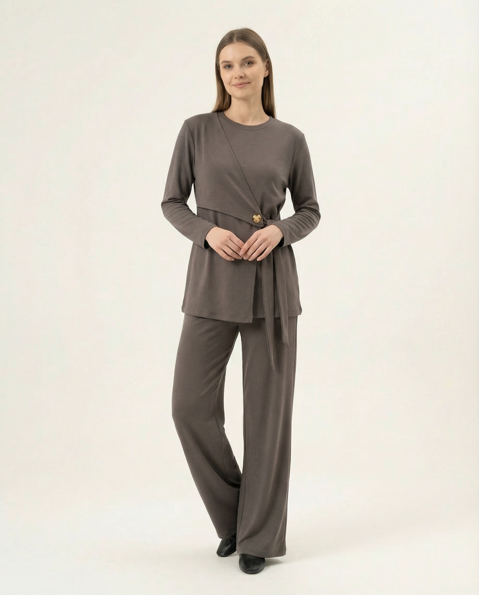 Kadın Asimetrik Kesim Kuşaklı ve Düğme Detaylı İkili Takım