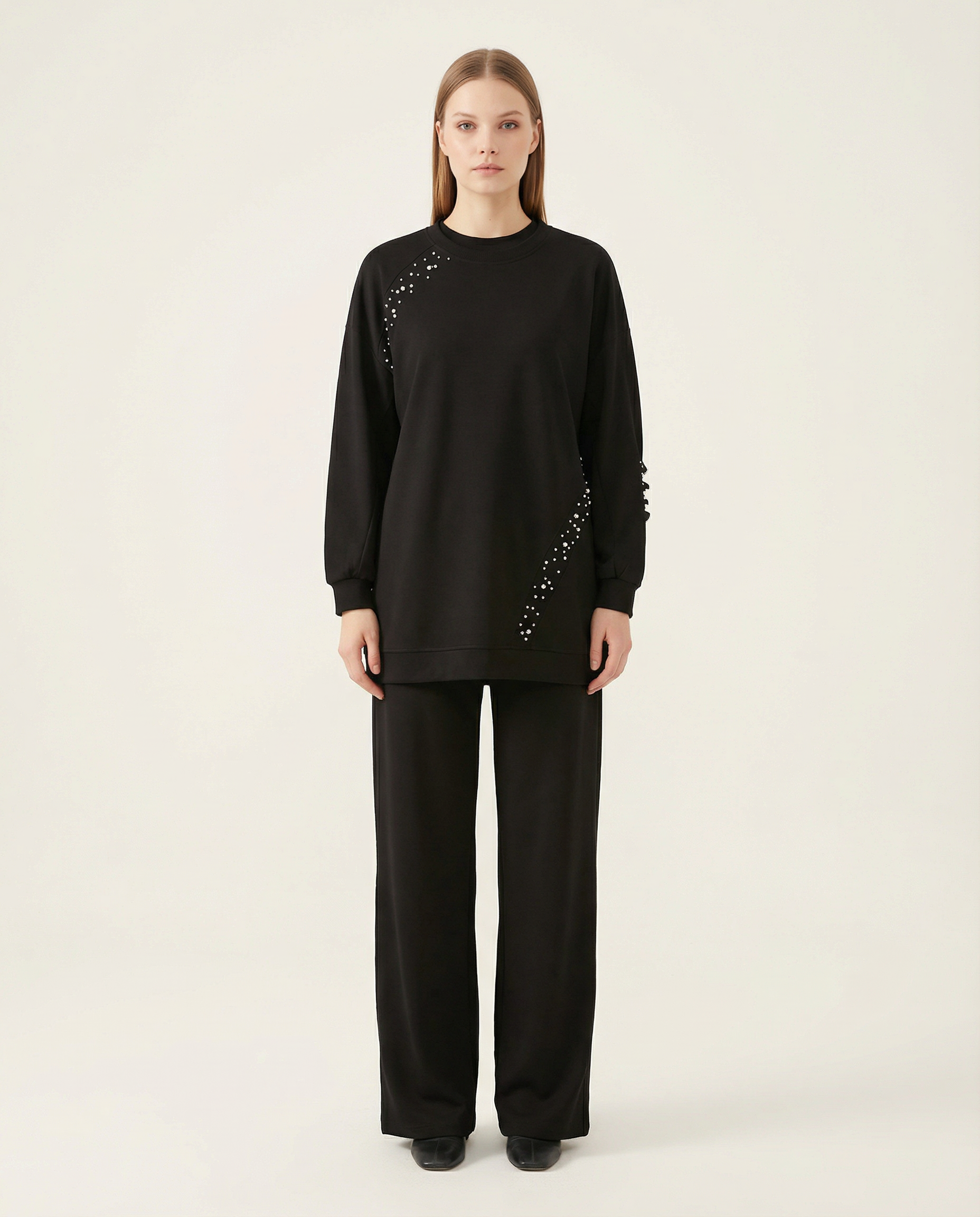 Kadın Siyah İnci Detaylı Bisiklet Yaka Bol Paça İkili Takım