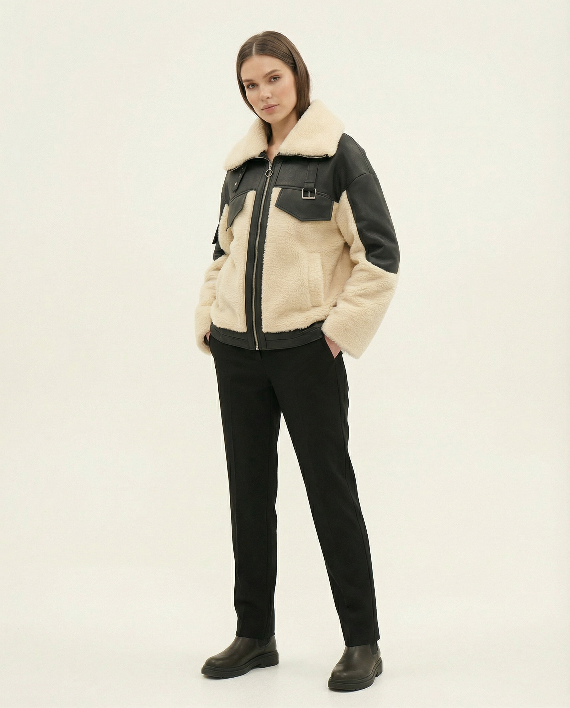 Siyah Deri ve Ekru Peluş Detaylı Kadın Mont