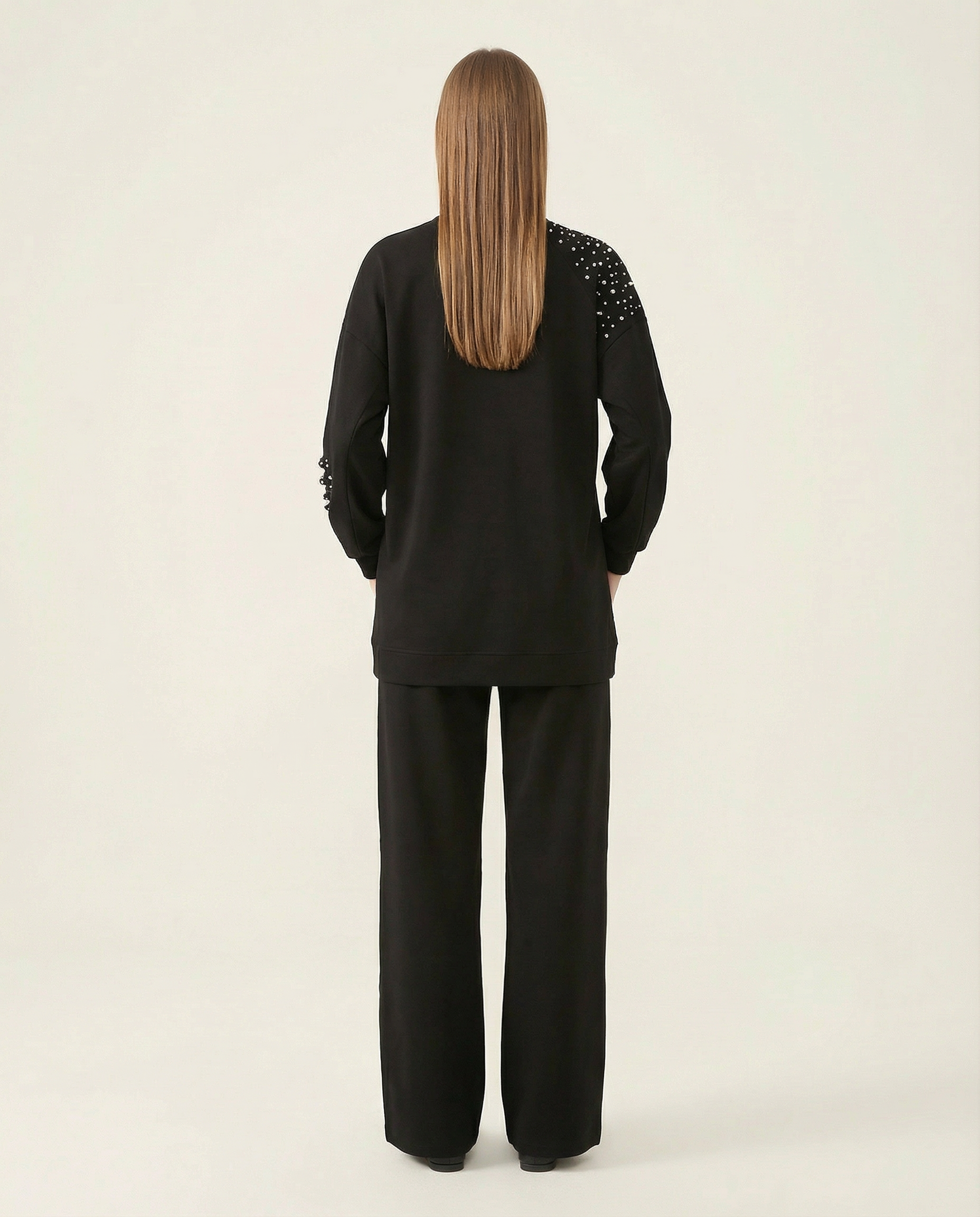 Kadın Siyah İnci Detaylı Bisiklet Yaka Bol Paça İkili Takım
