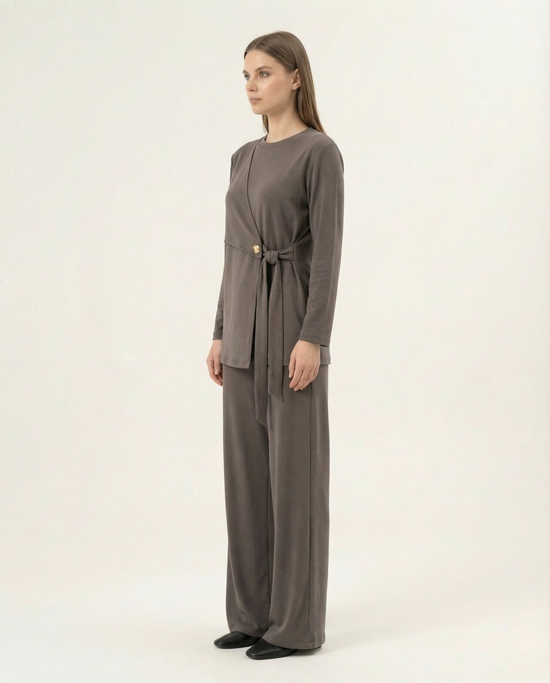 Kadın Asimetrik Kesim Kuşaklı ve Düğme Detaylı İkili Takım