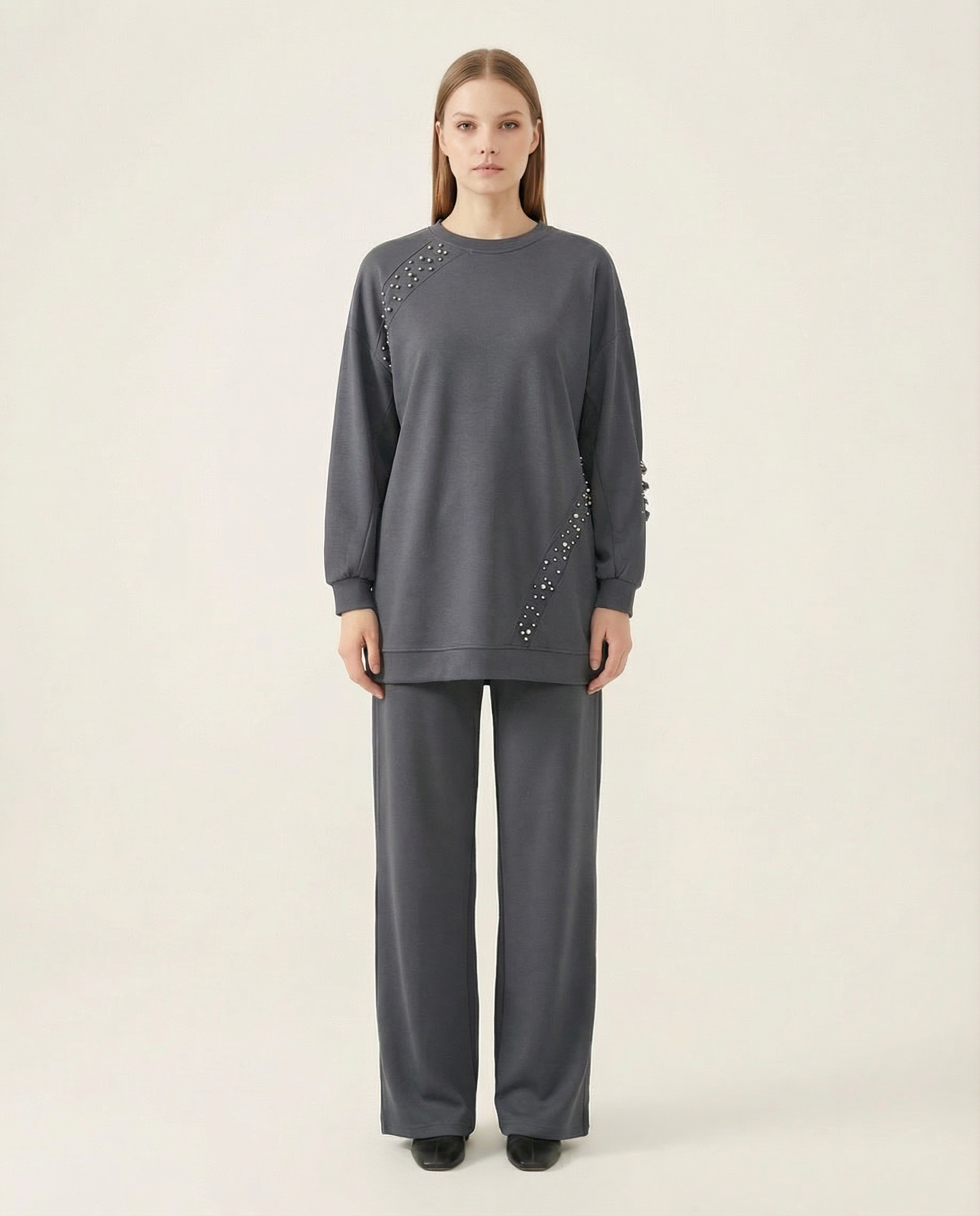 Kadın Siyah İnci Detaylı Bisiklet Yaka Bol Paça İkili Takım