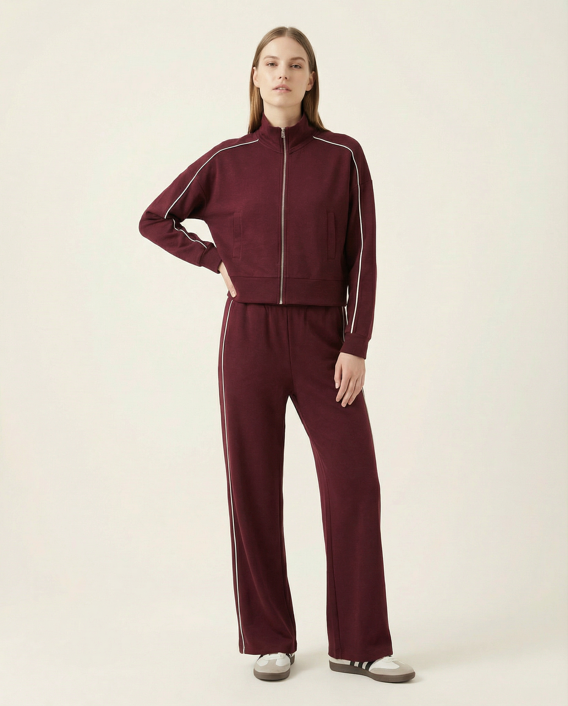 Kadın Şerit Detaylı Dik Yaka Fermuarlı Geniş Paça Eşofman Takımı