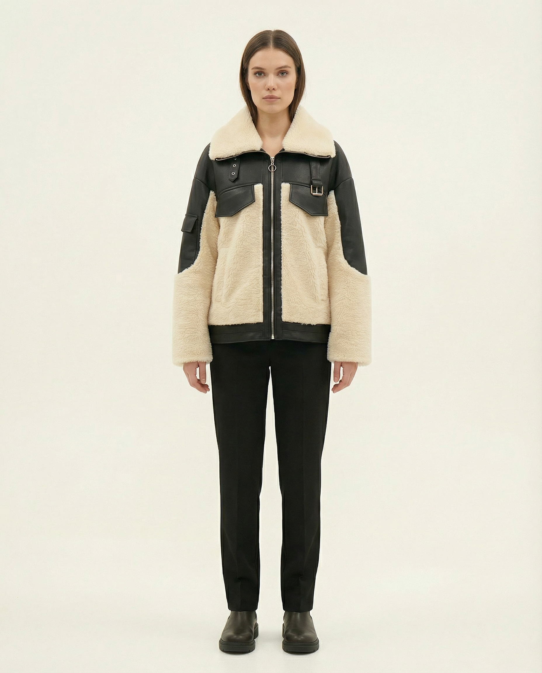 Siyah Deri ve Ekru Peluş Detaylı Kadın Mont